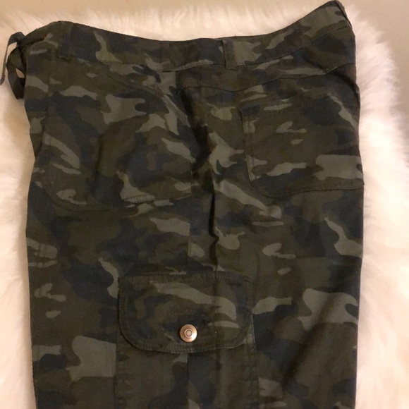 women's camo capri pants